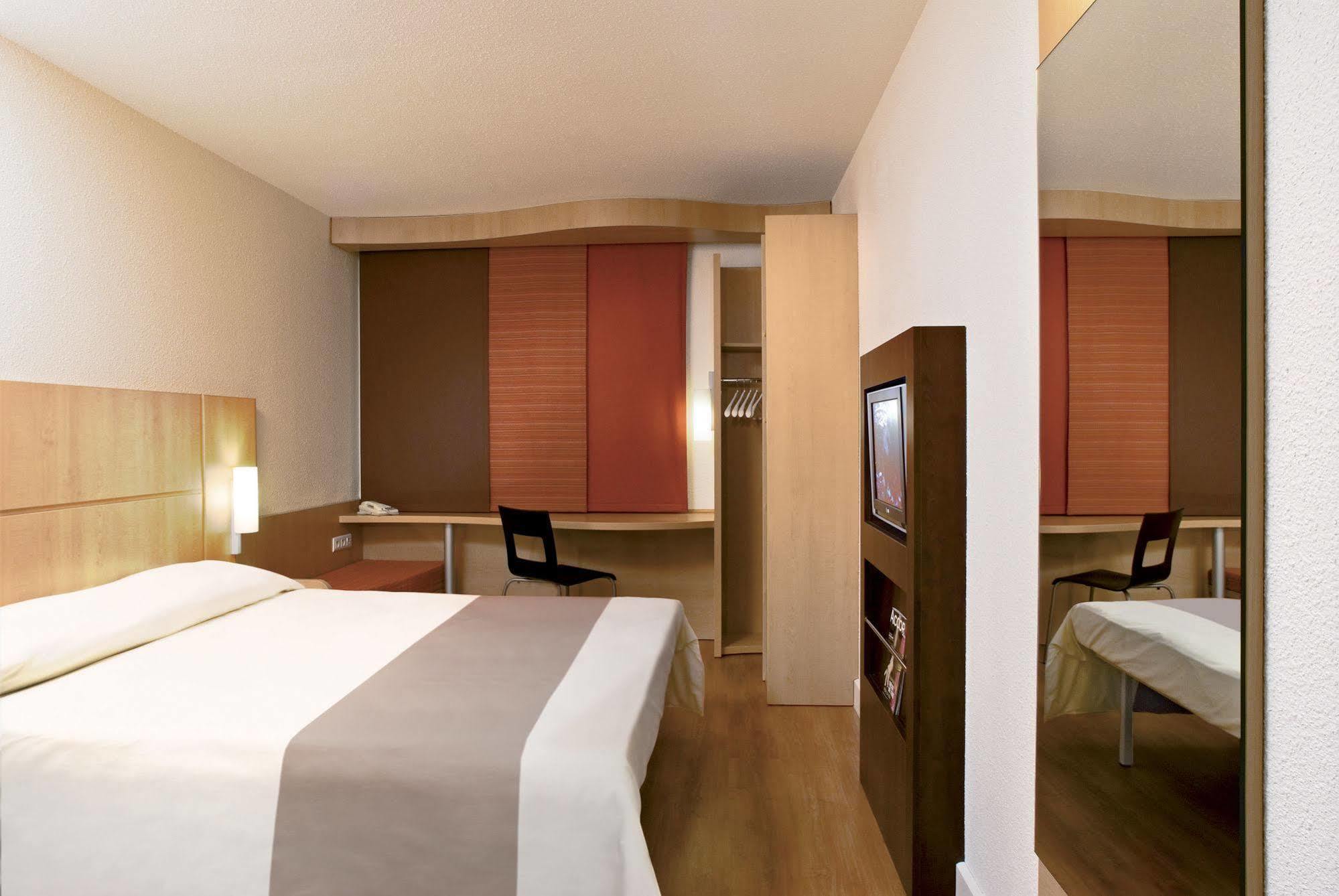 Ibis Beauvais Aeroport Hotel Екстериор снимка